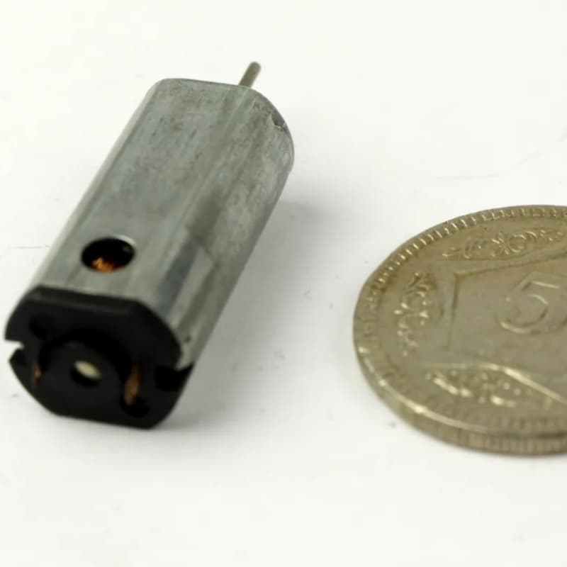 A Pair of DC 3.4V High RPM Motor with Helicopter Propeller